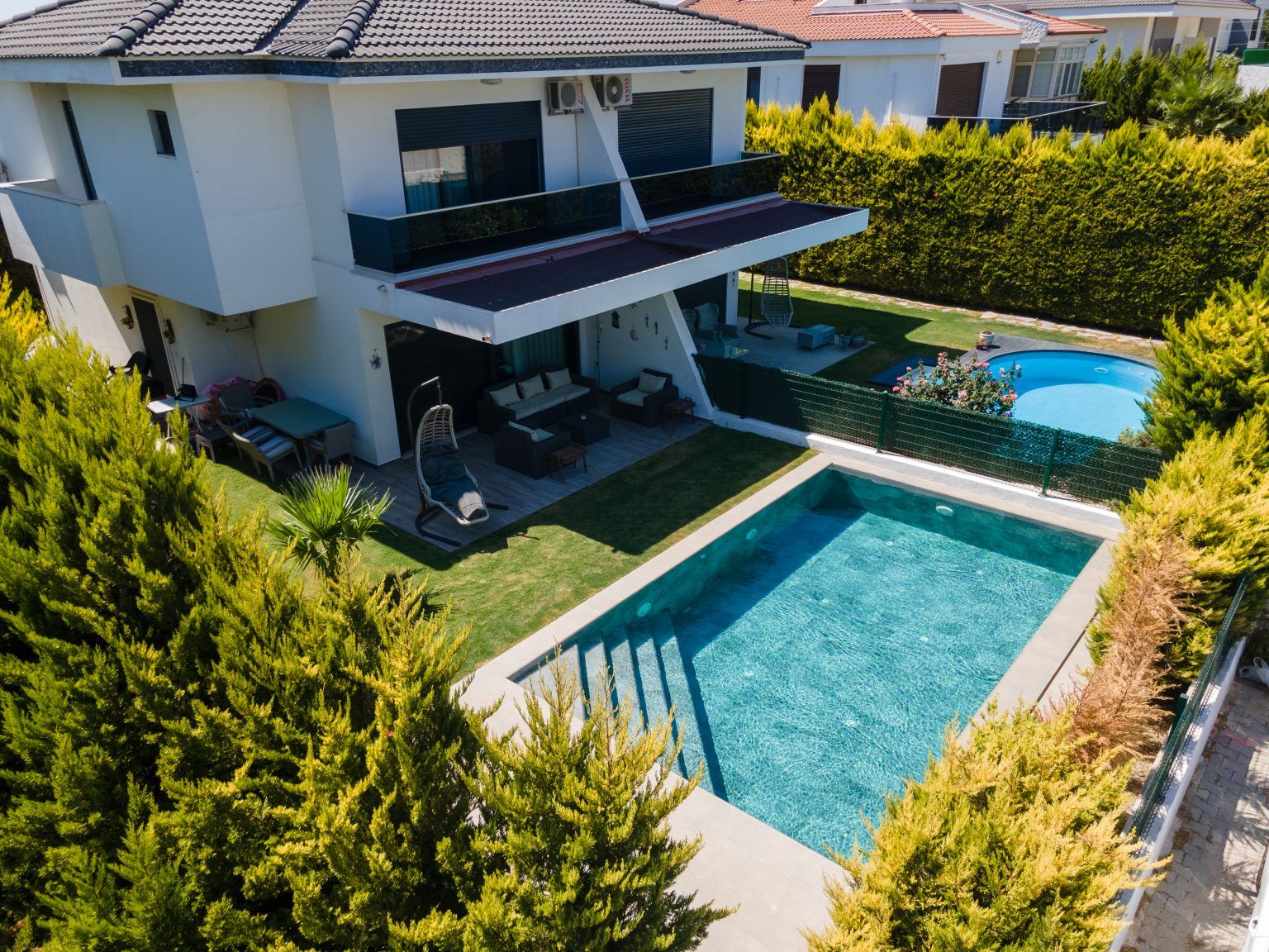 Serapool2xOzanCelik05-13-1536x1152